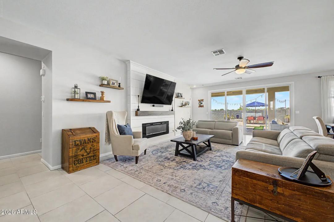 Real Estate Picture 3