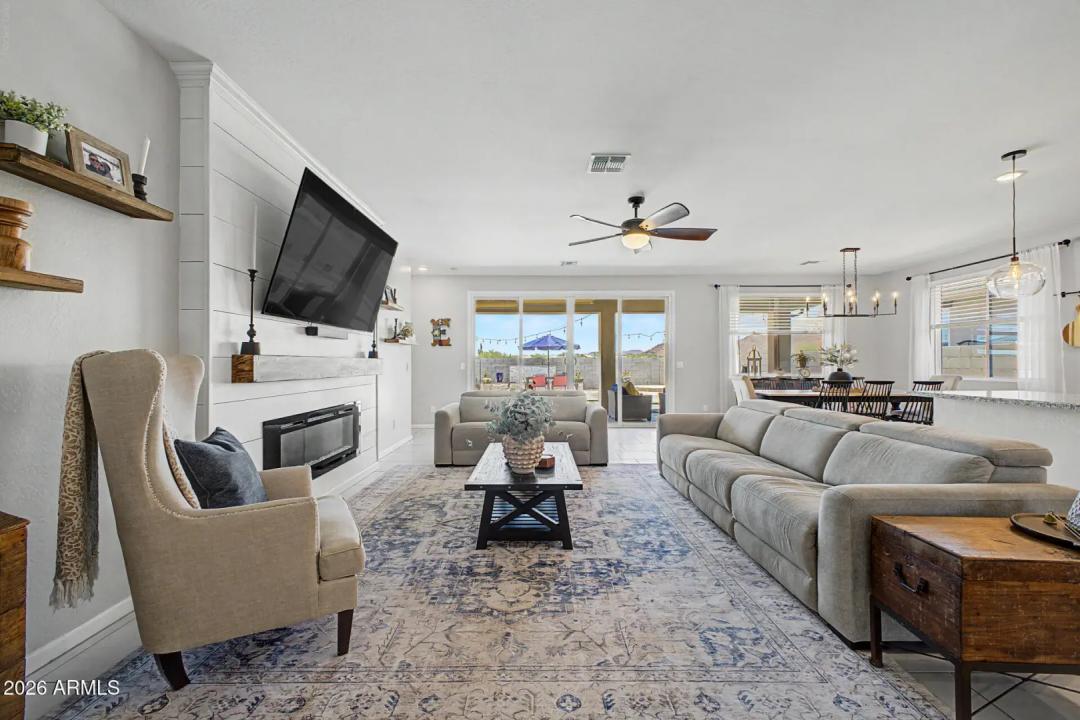 Real Estate Picture 4