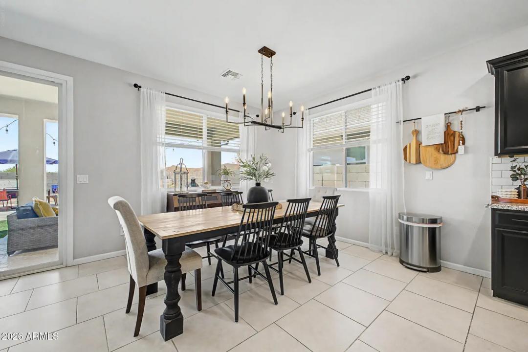 Real Estate Picture 8