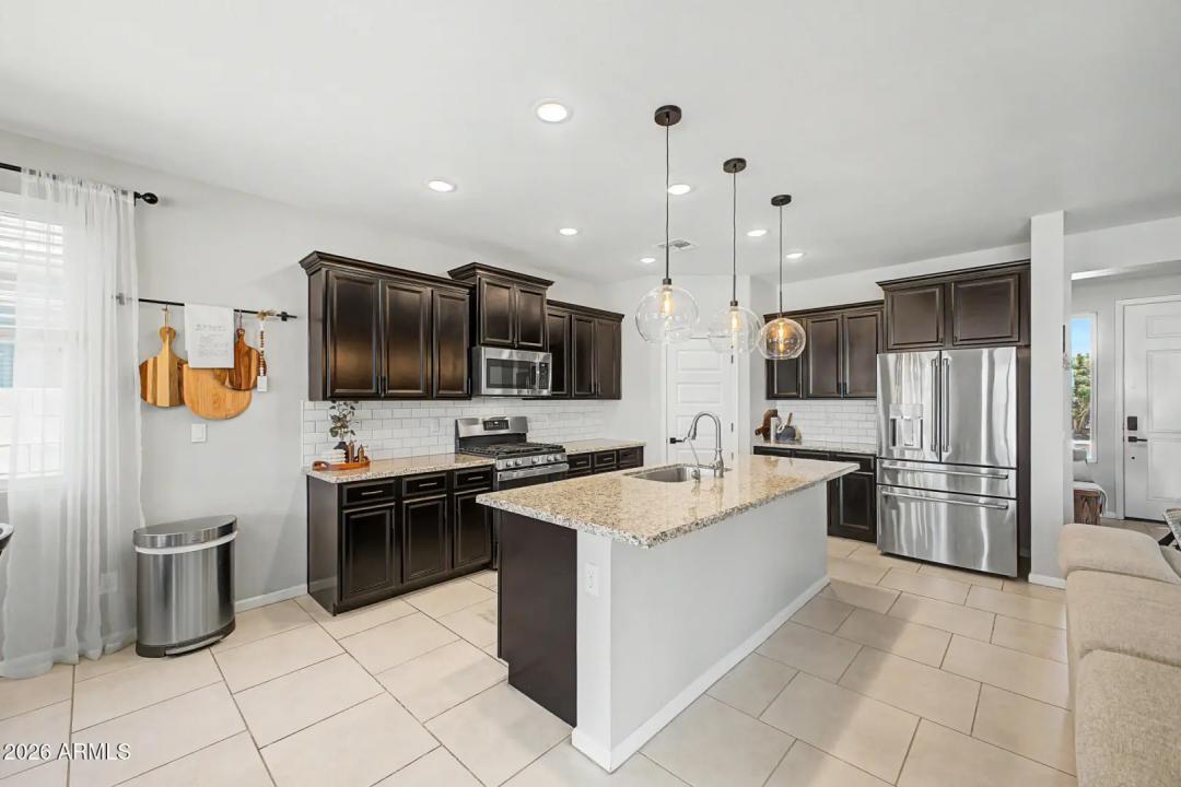 Real Estate Picture 9