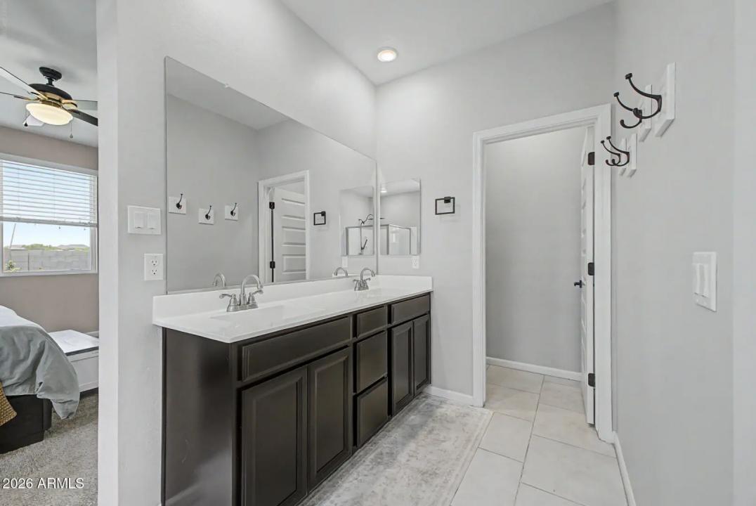 Real Estate Picture 14