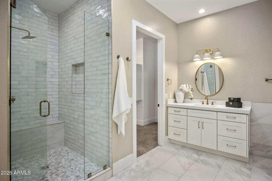 Real Estate Picture 11