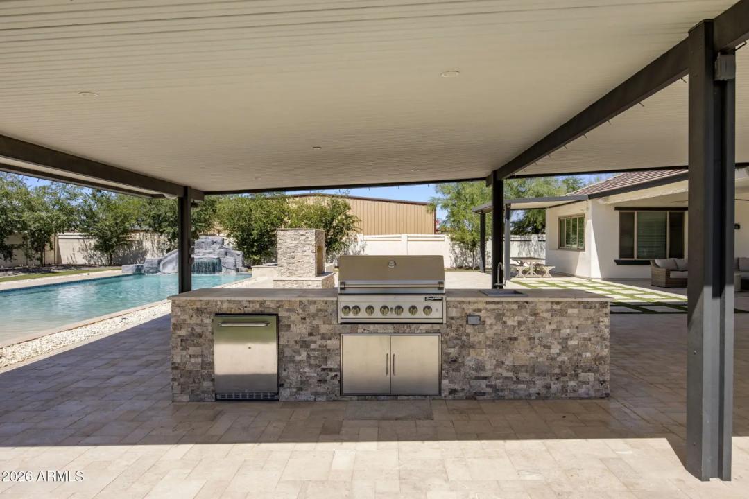 Real Estate Picture 3