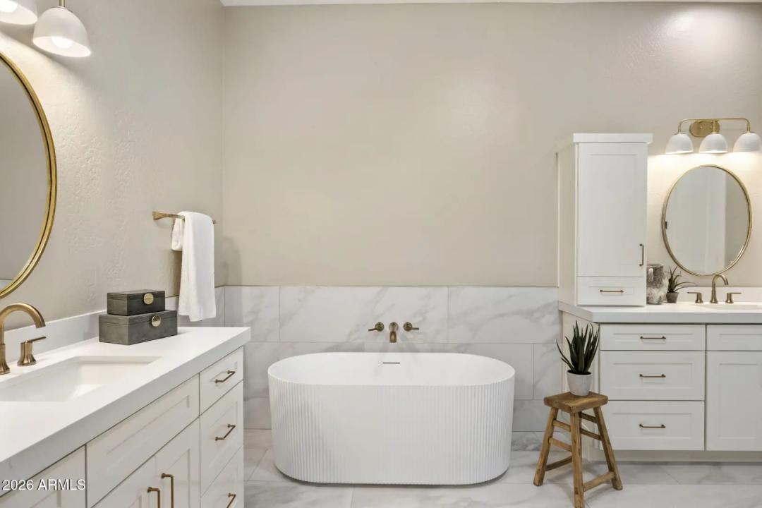 Real Estate Picture 12