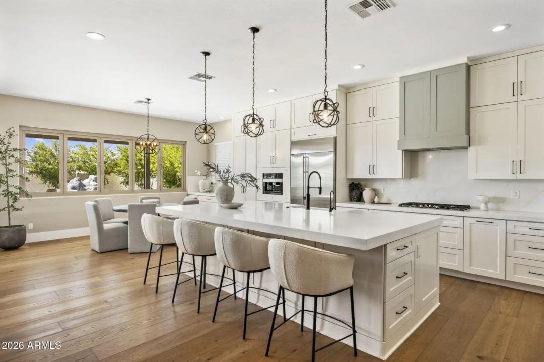 Real Estate Picture 4
