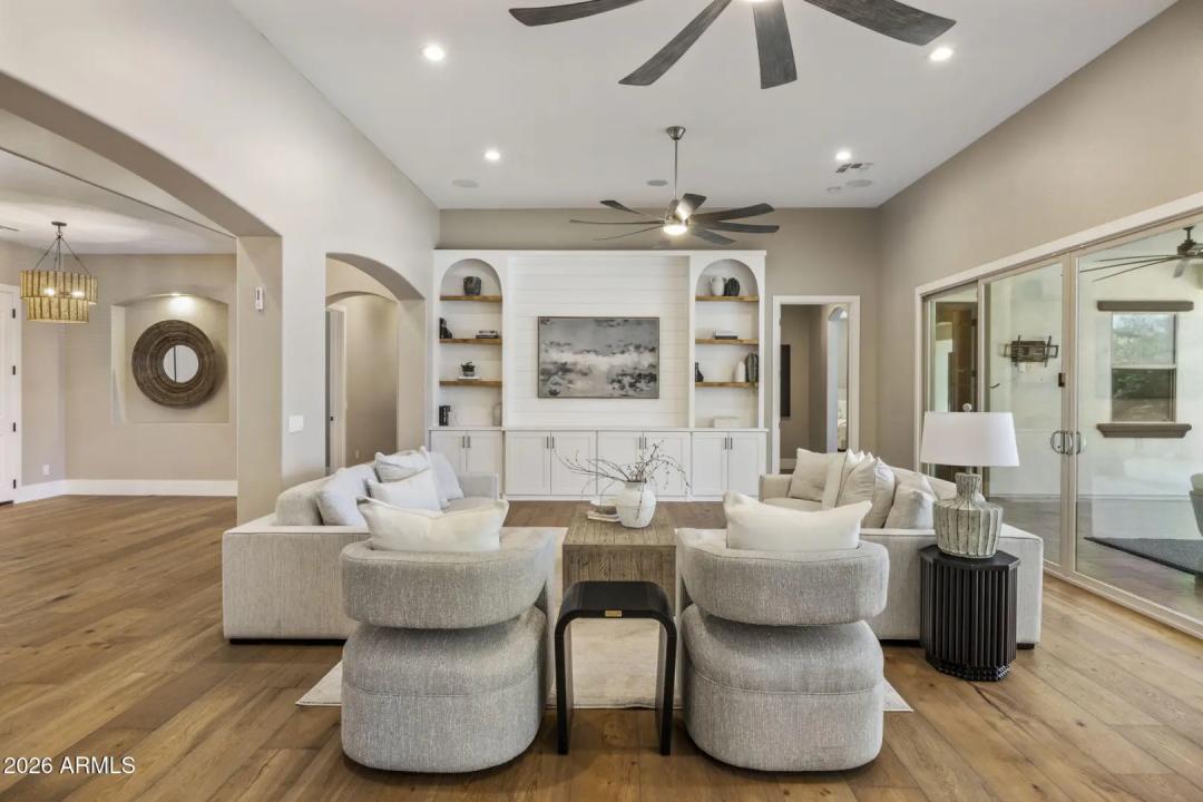 Real Estate Picture 9