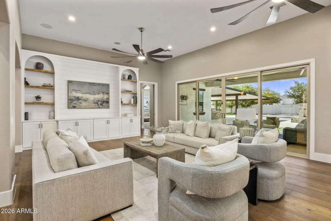 Real Estate Picture 8