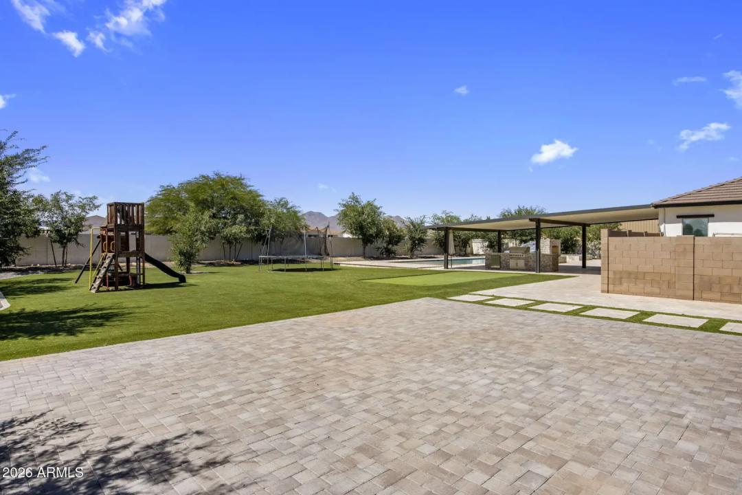 Real Estate Picture 38