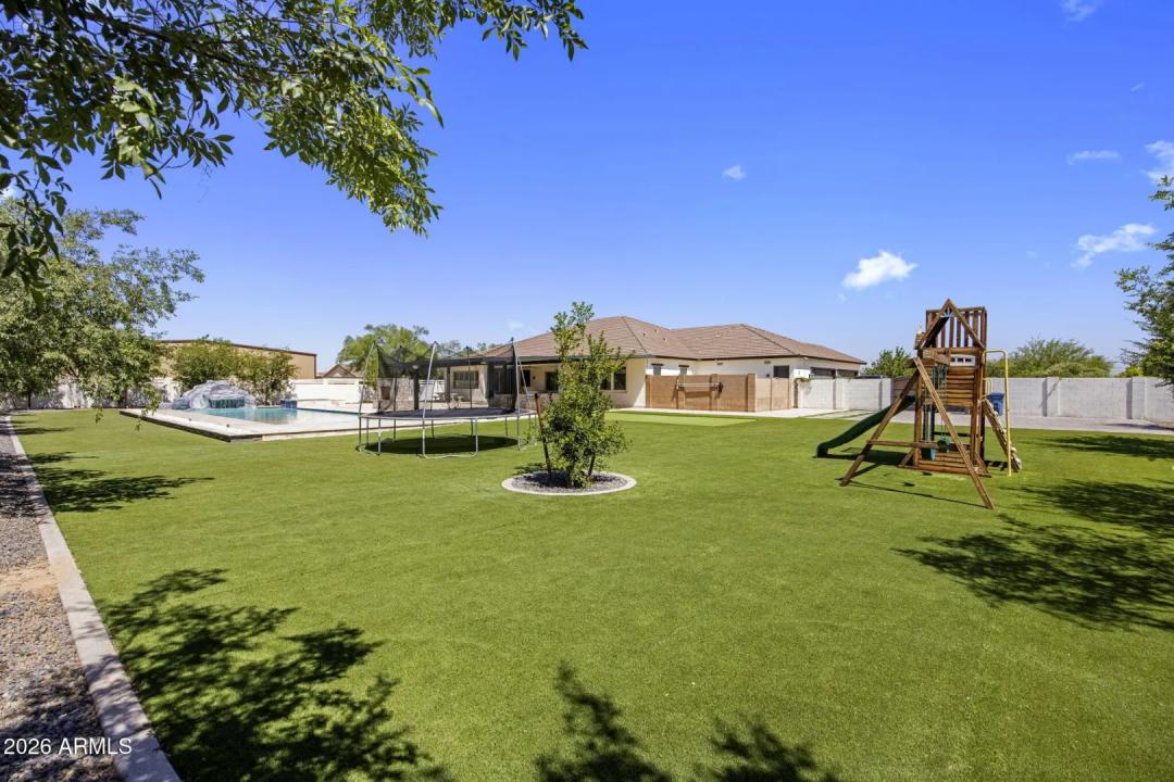 Real Estate Picture 37