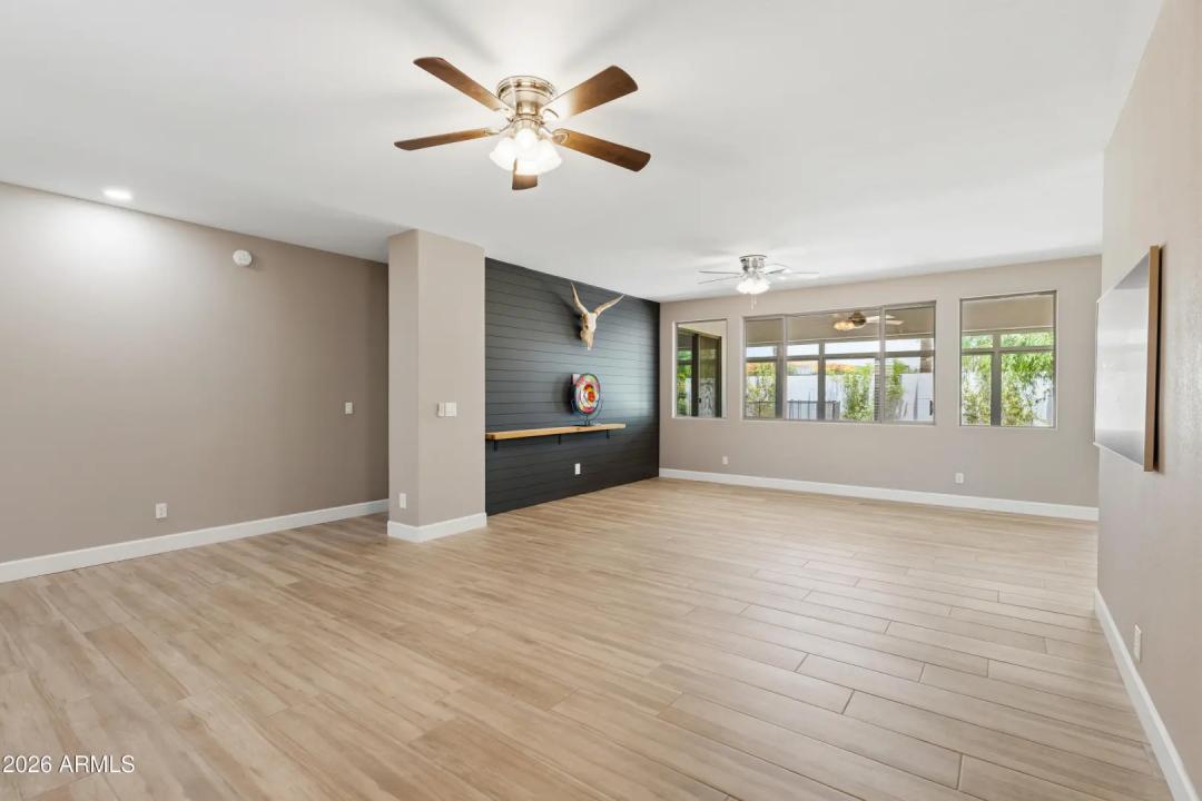 Real Estate Picture 9