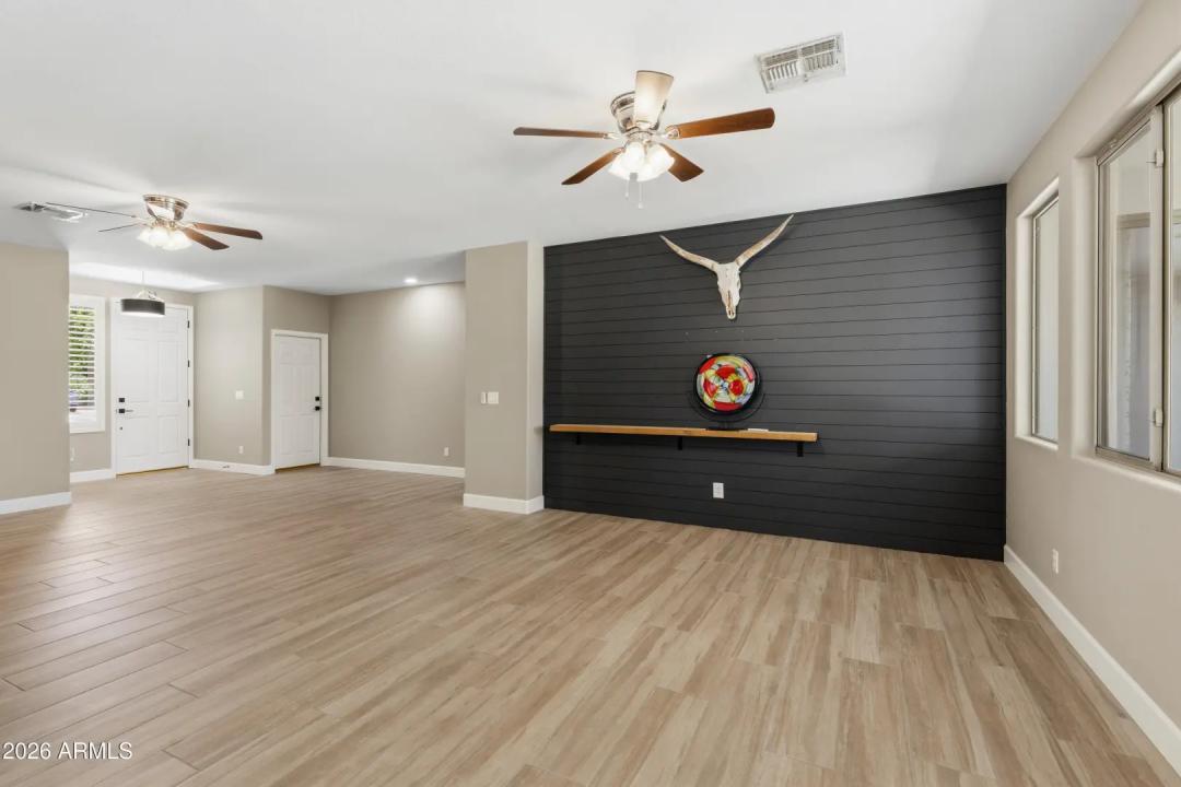 Real Estate Picture 11