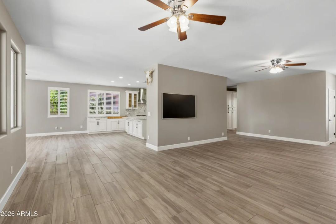 Real Estate Picture 12