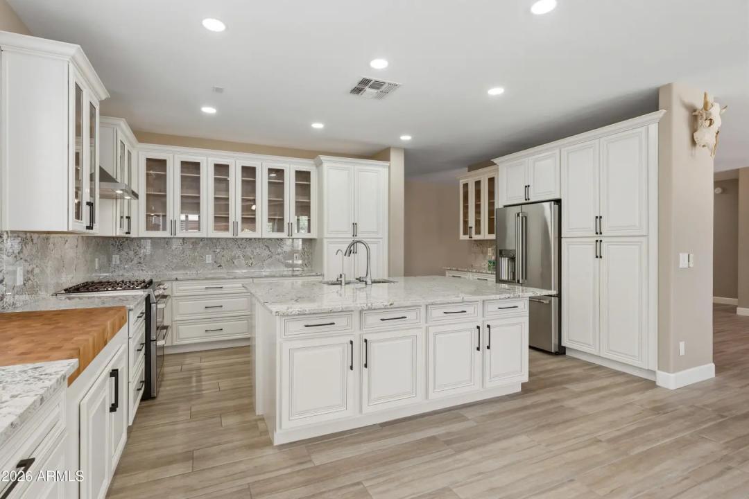 Real Estate Picture 3