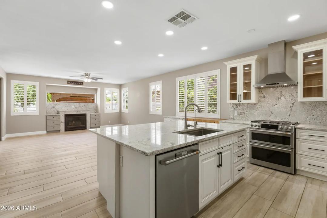 Real Estate Picture 13