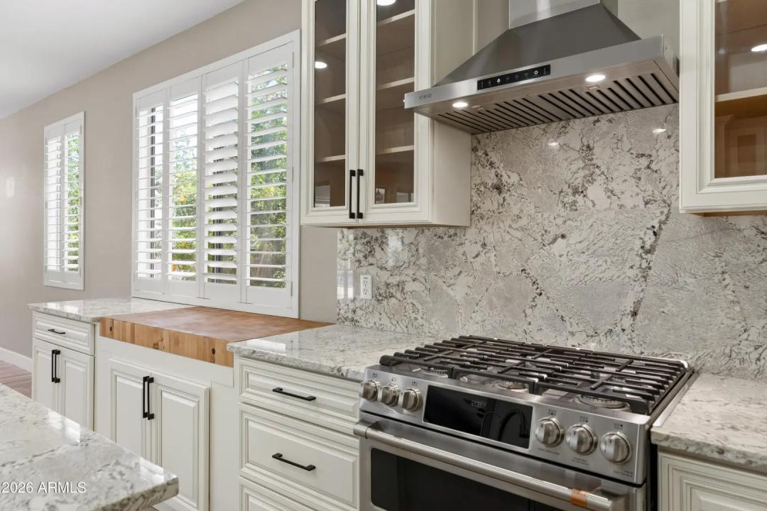 Real Estate Picture 14