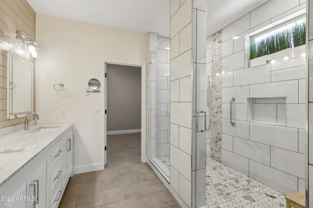 Real Estate Picture 4