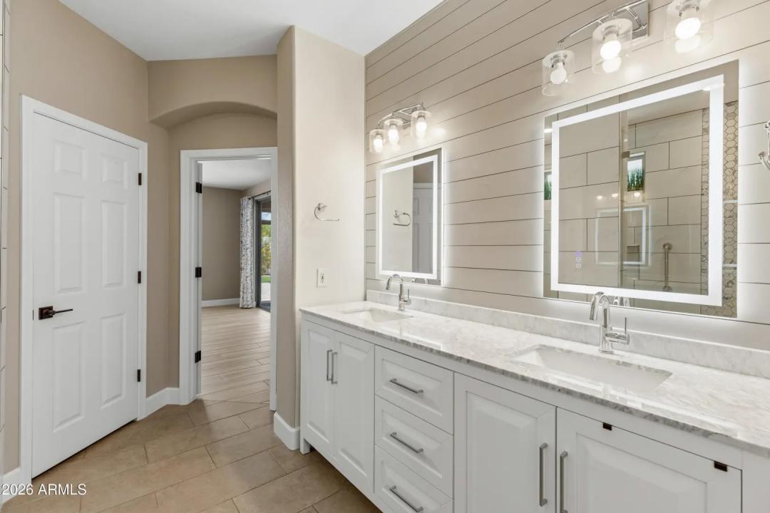 Real Estate Picture 22