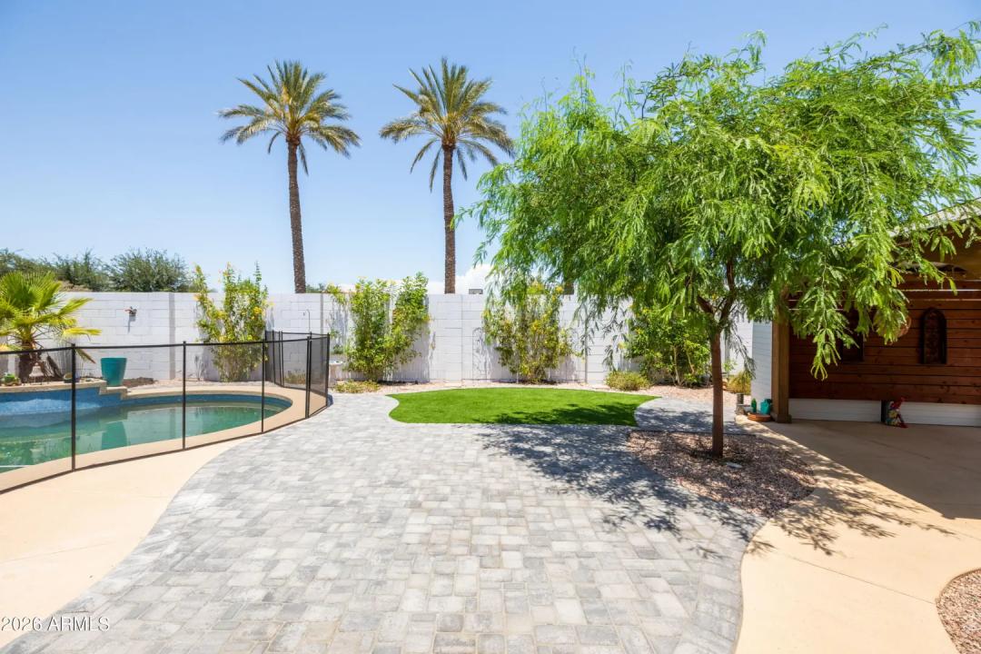 Real Estate Picture 32