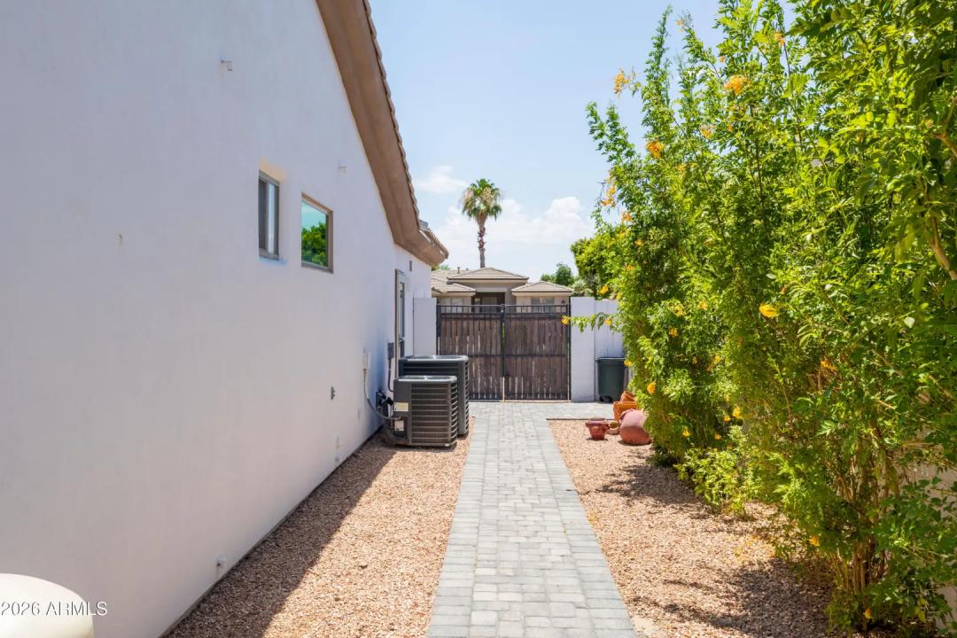 Real Estate Picture 33