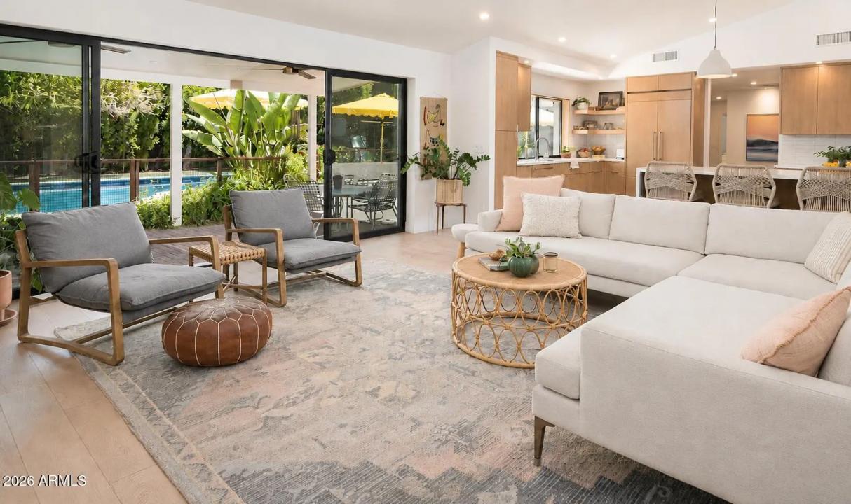 Real Estate Picture 4