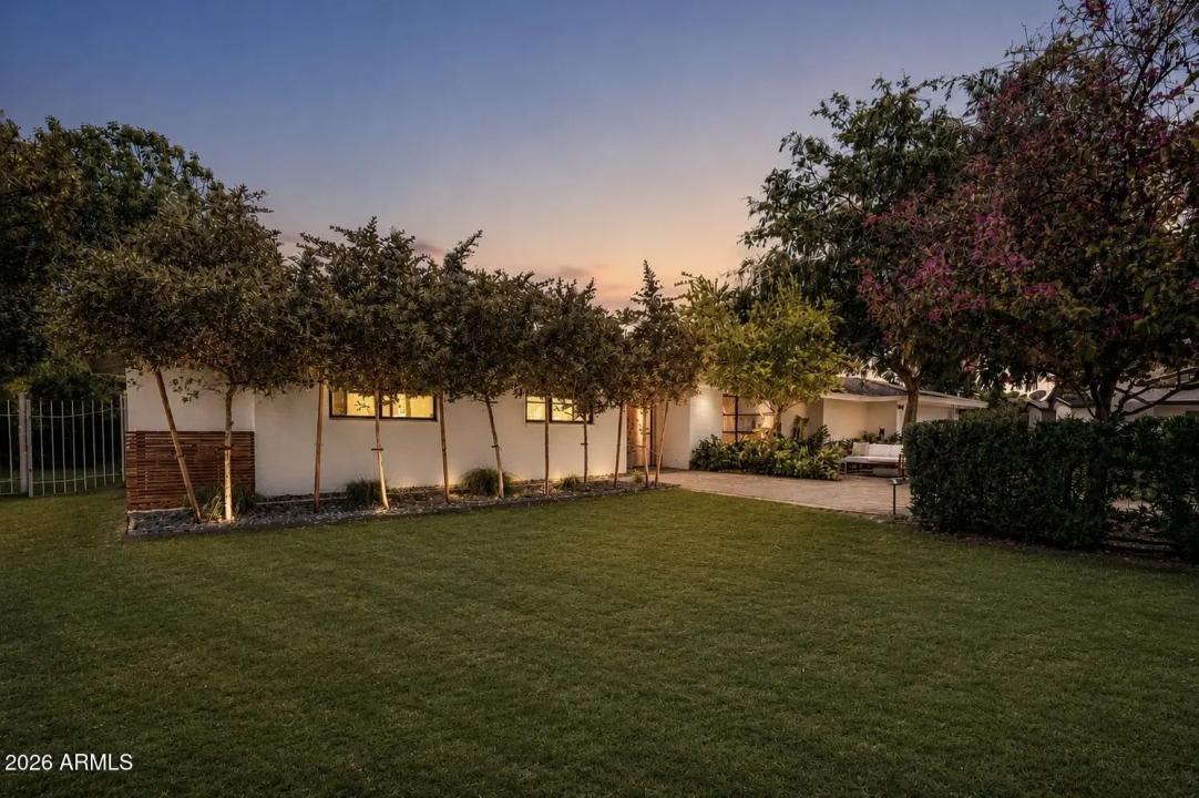 Real Estate Picture 3