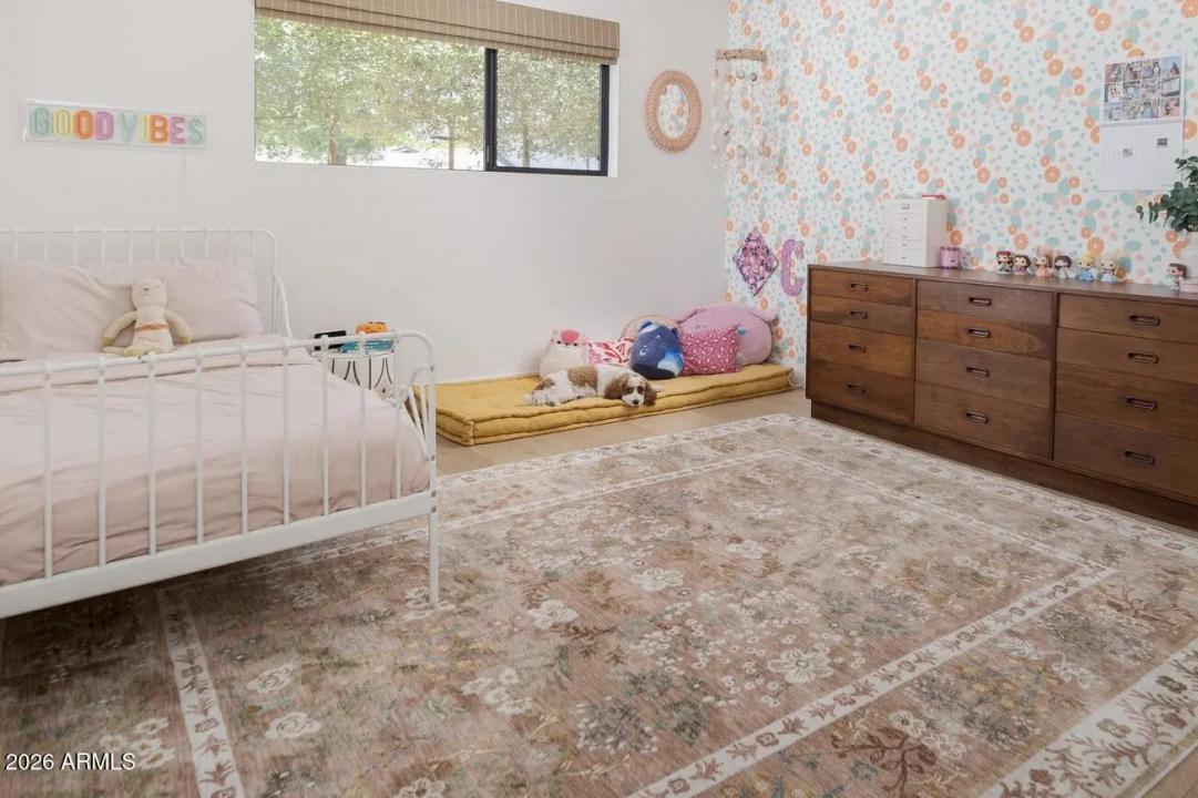 Real Estate Picture 16