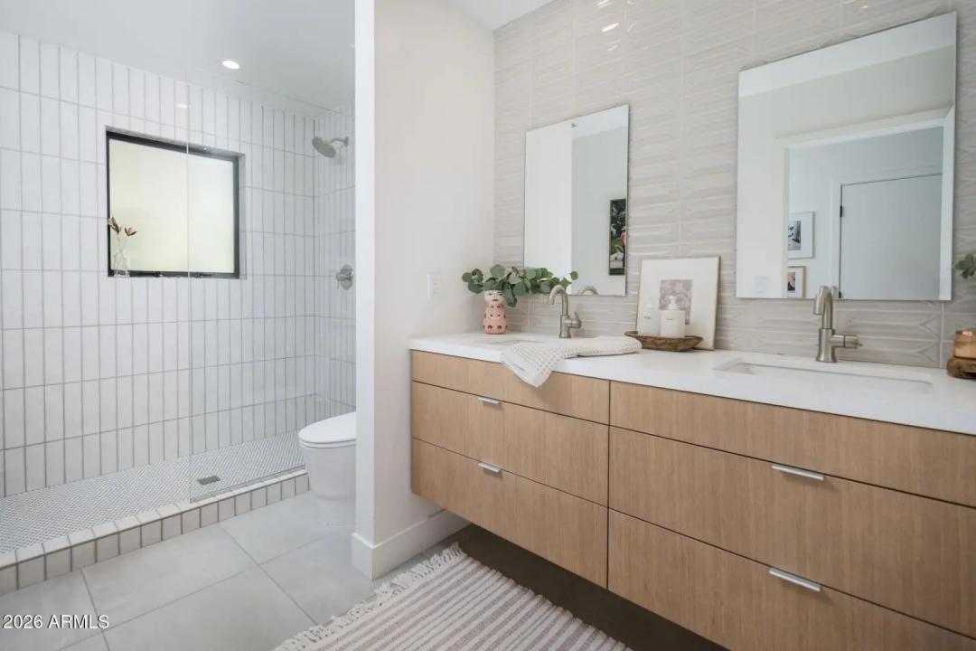 Real Estate Picture 15