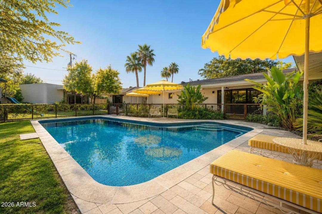 Real Estate Picture 24