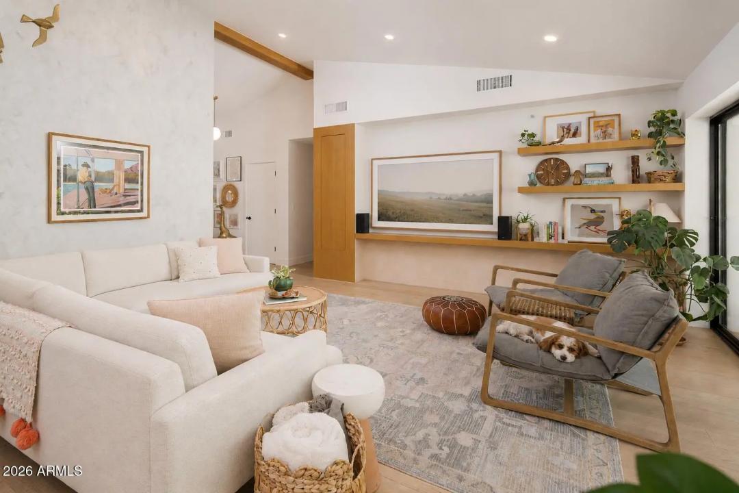 Real Estate Picture 5
