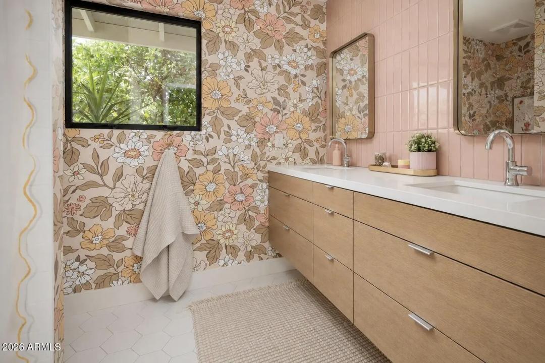 Real Estate Picture 18