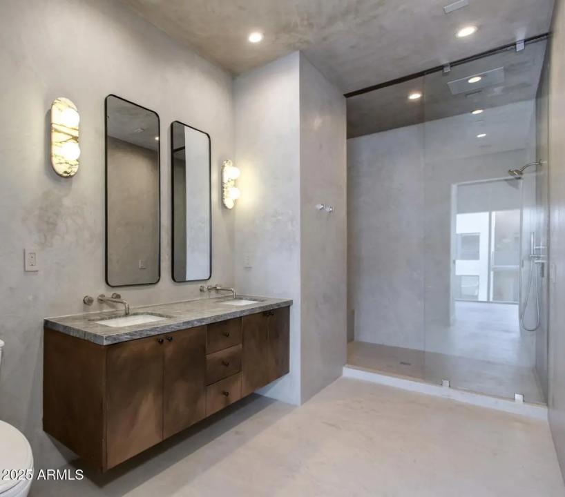 Real Estate Picture 6