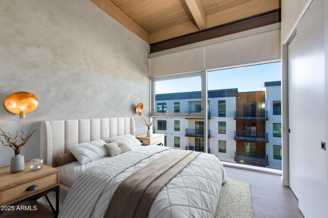 Real Estate Picture 7
