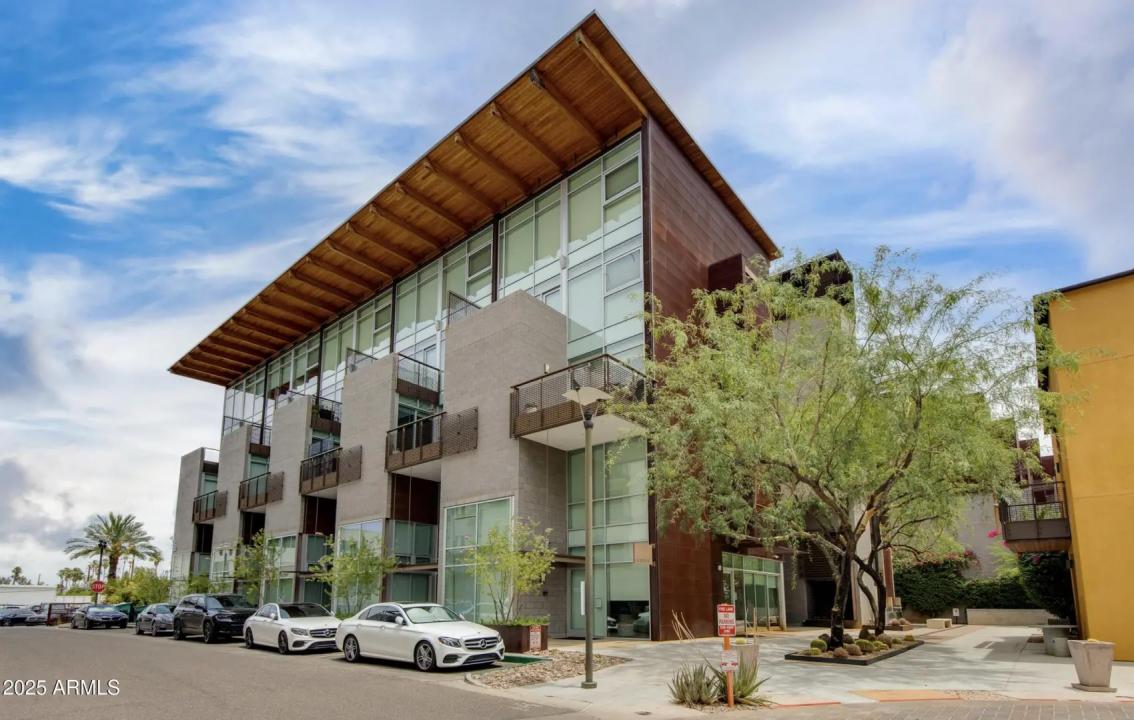 Real Estate Picture 11