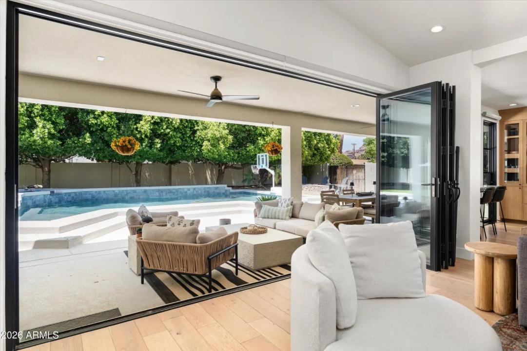 Real Estate Picture 4