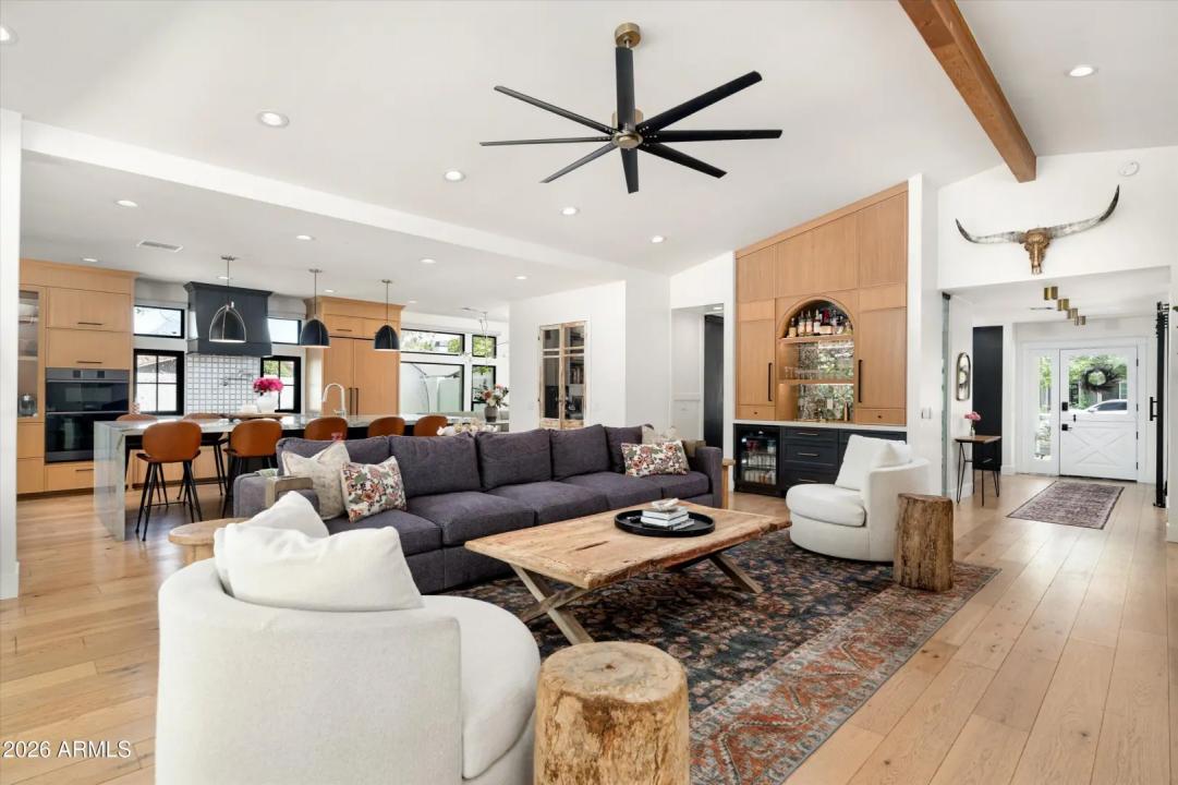 Real Estate Picture 6