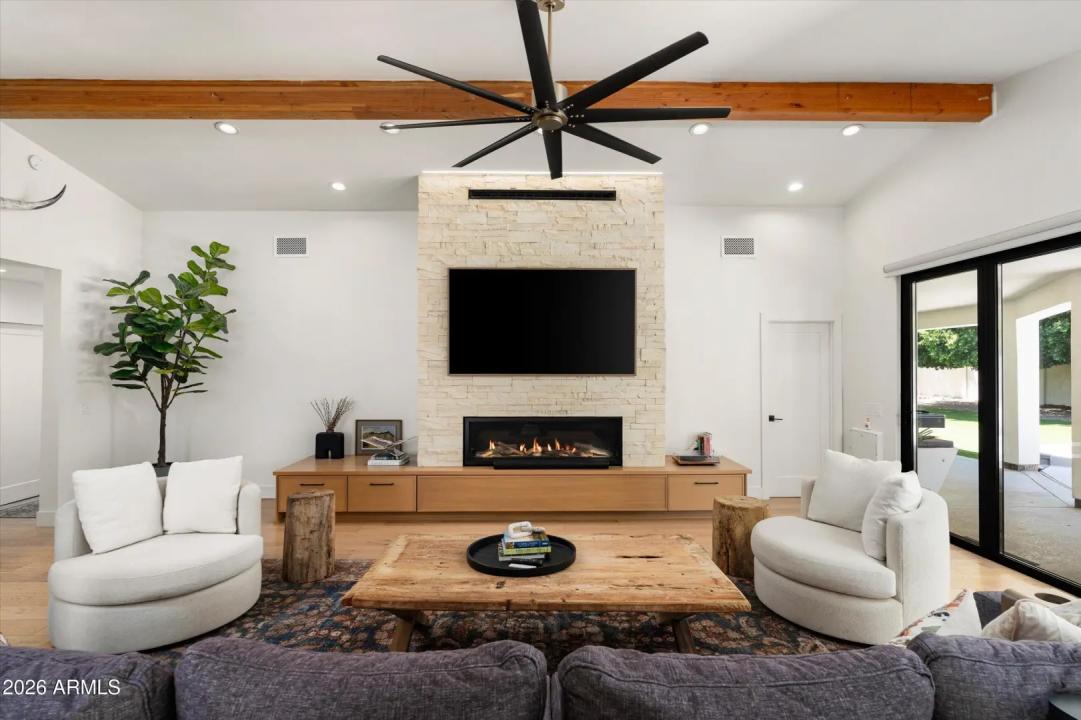 Real Estate Picture 7