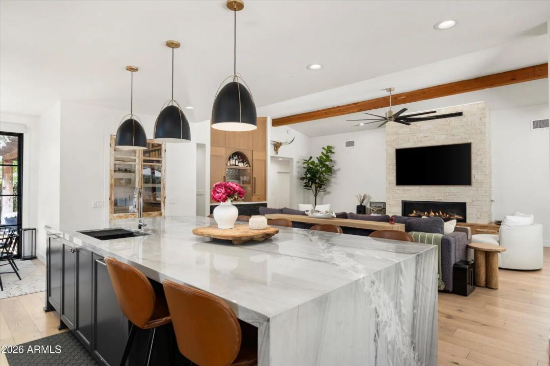 Real Estate Picture 11