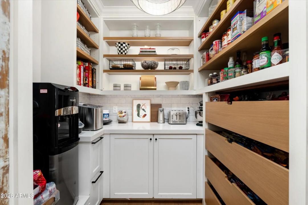 Real Estate Picture 14