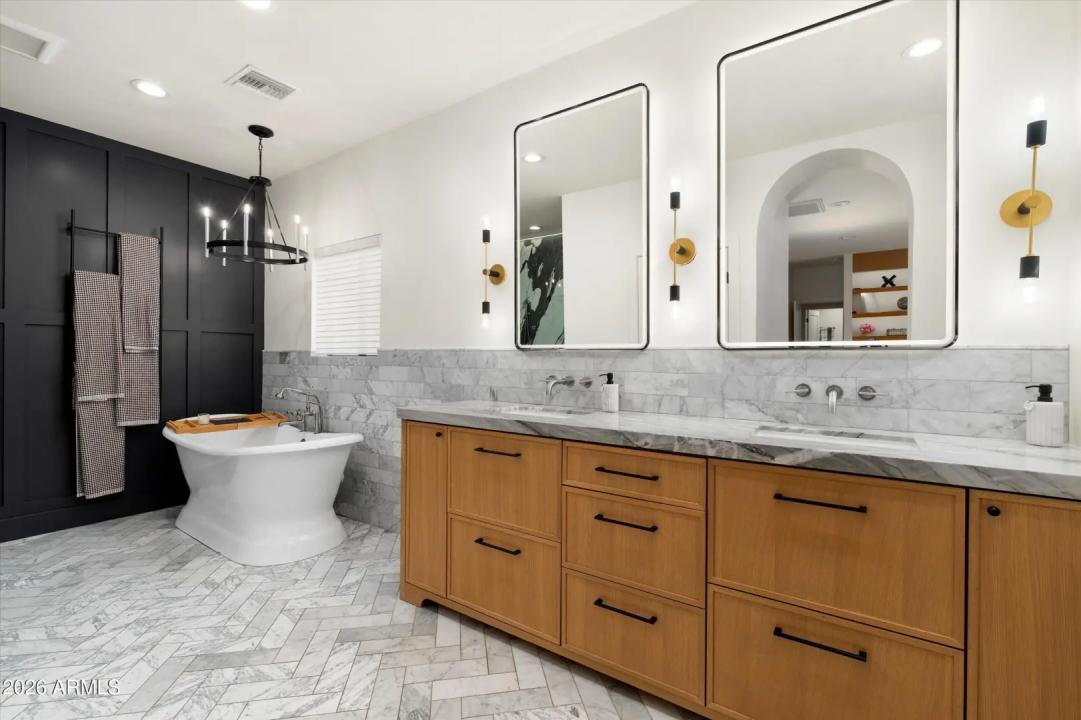 Real Estate Picture 22