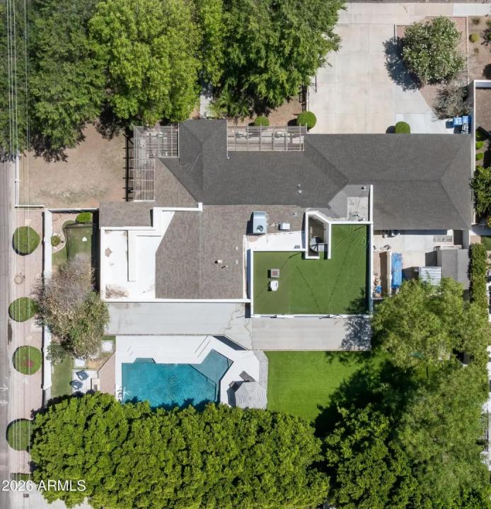 Real Estate Picture 3