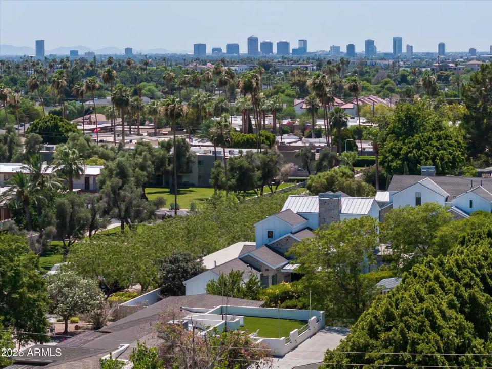 Real Estate Picture 50