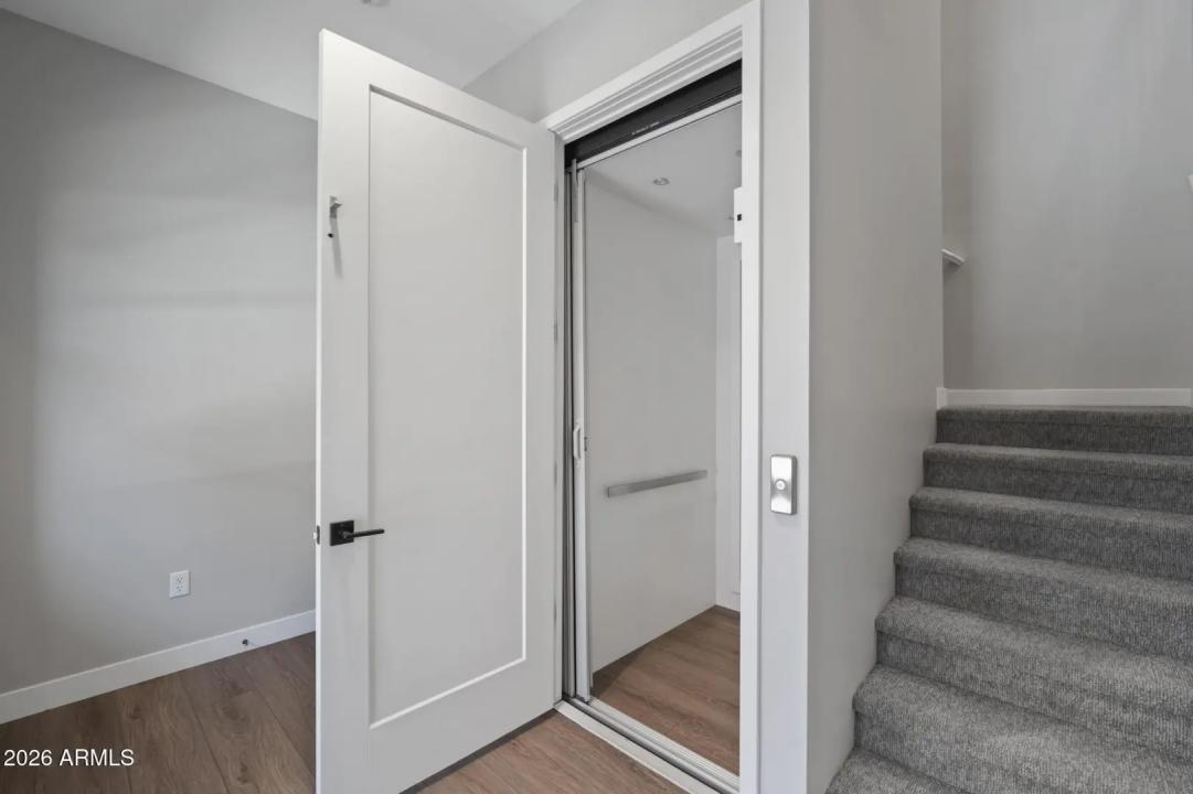 Real Estate Picture 14