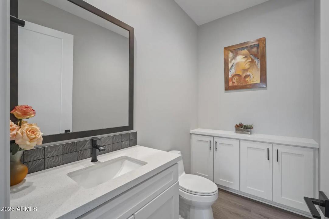 Real Estate Picture 16