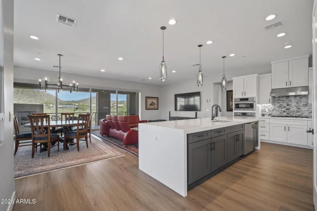Real Estate Picture 6