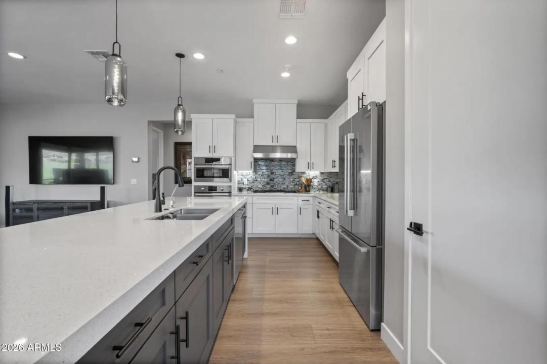 Real Estate Picture 7