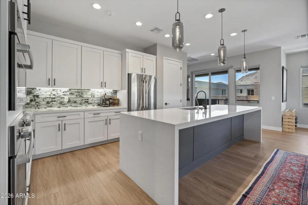 Real Estate Picture 9