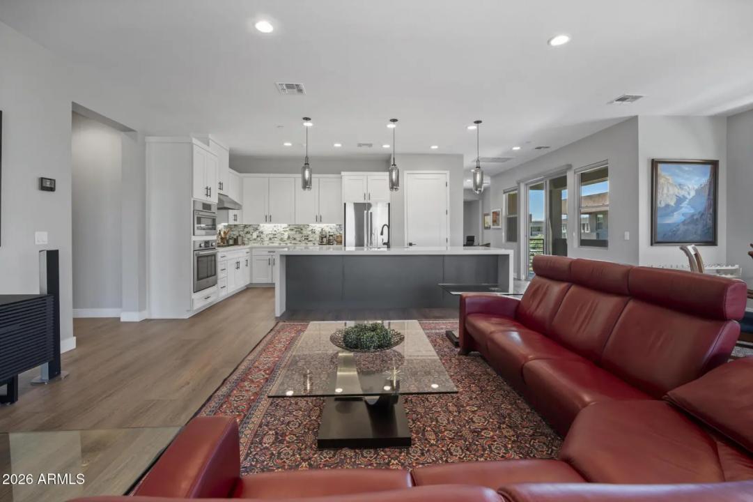 Real Estate Picture 12