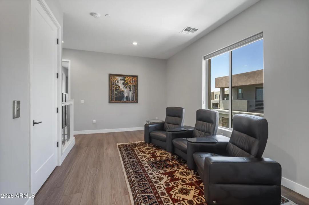 Real Estate Picture 23