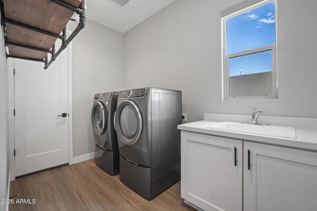 Real Estate Picture 25