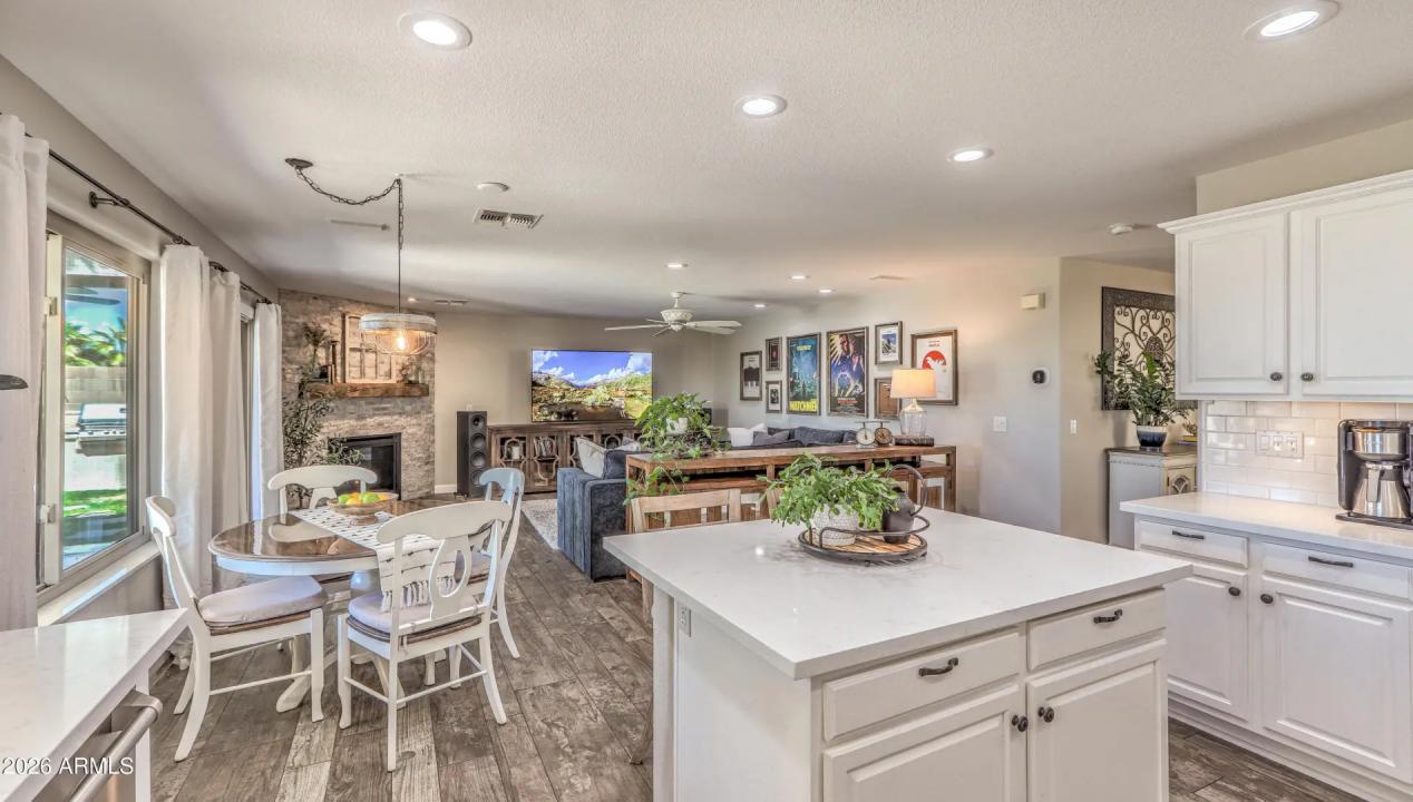 Real Estate Picture 7